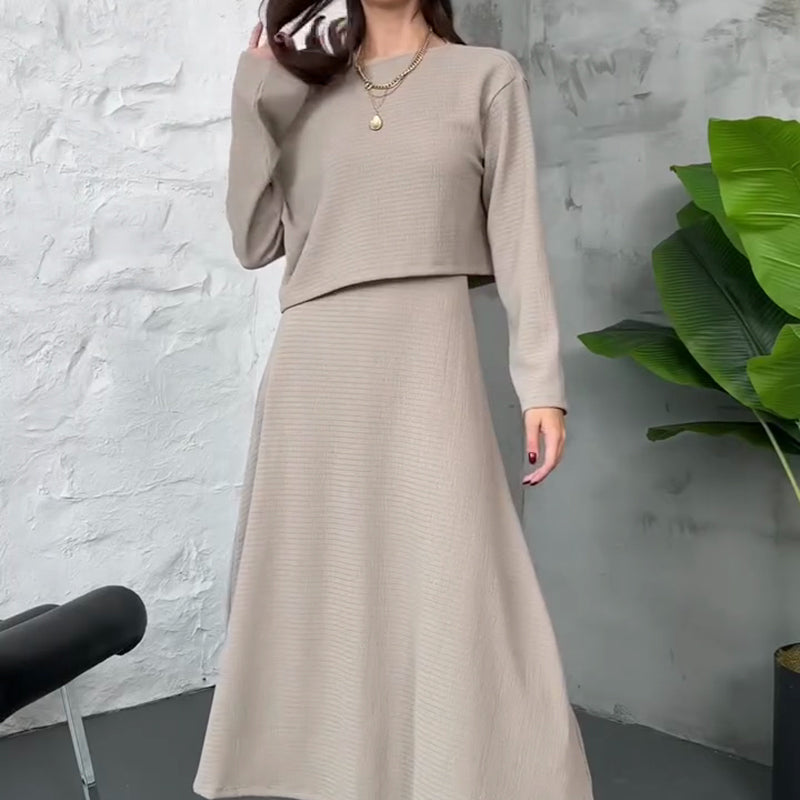 Ensemble deux pièces en maille pour femme : robe midi débardeur et crop top